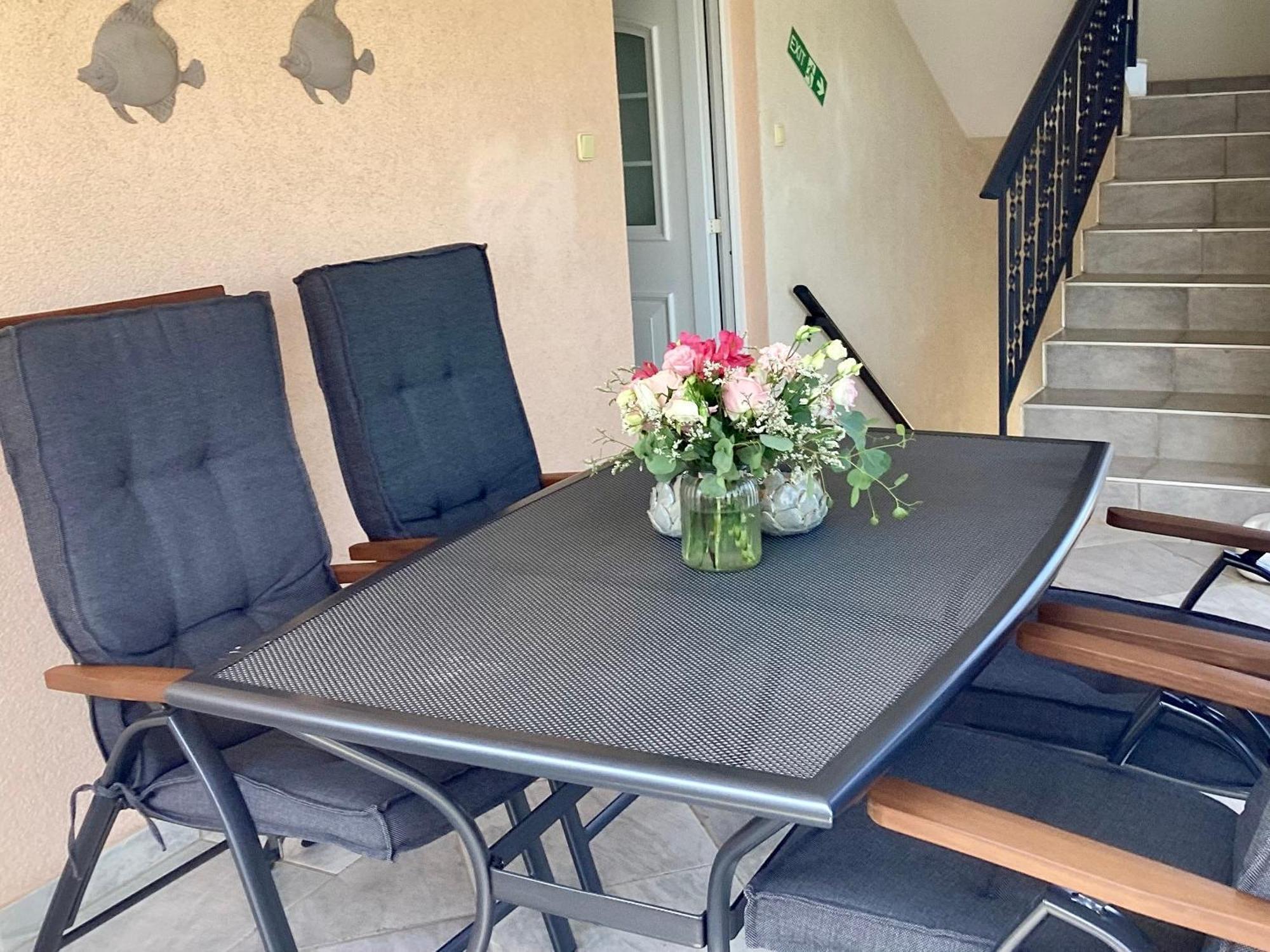 Apartmani Mate Rogoznica  Rom bilde