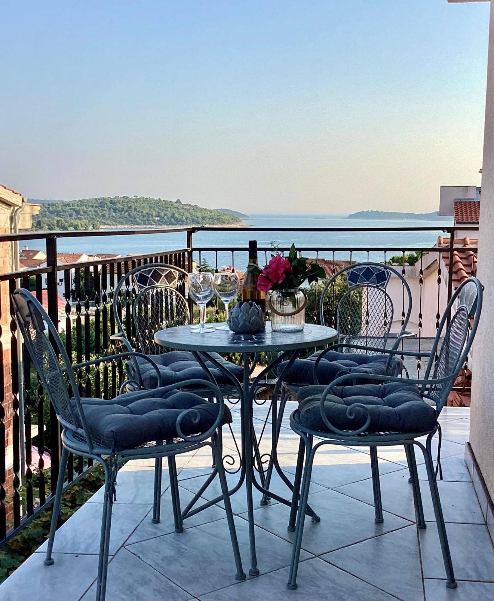 Apartmani Mate Rogoznica  Rom bilde
